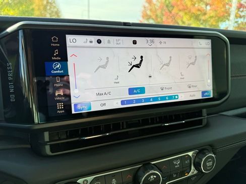 New 2025 Jeep Gladiator Mojave w/ Convenience Group image 19