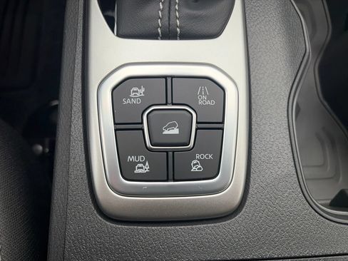 New 2026 Nissan Frontier SV w/ All-Weather Content Package AWD/4WD image 32