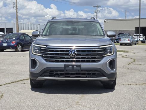 Used 2024 Volkswagen Atlas SE image 2