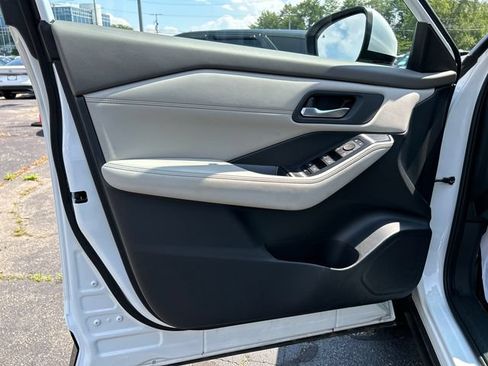 Certified 2024 Nissan Rogue SV w/ SV Premium Package AWD/4WD image 9