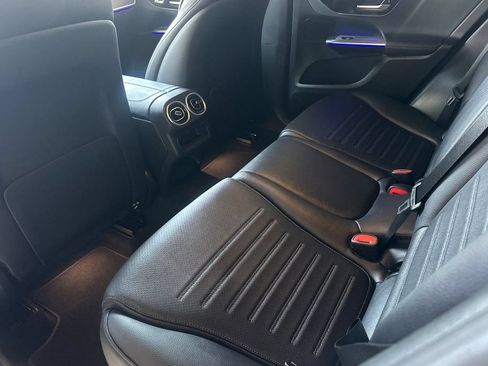 Used 2025 Mercedes-Benz GLC 300 4MATIC image 13