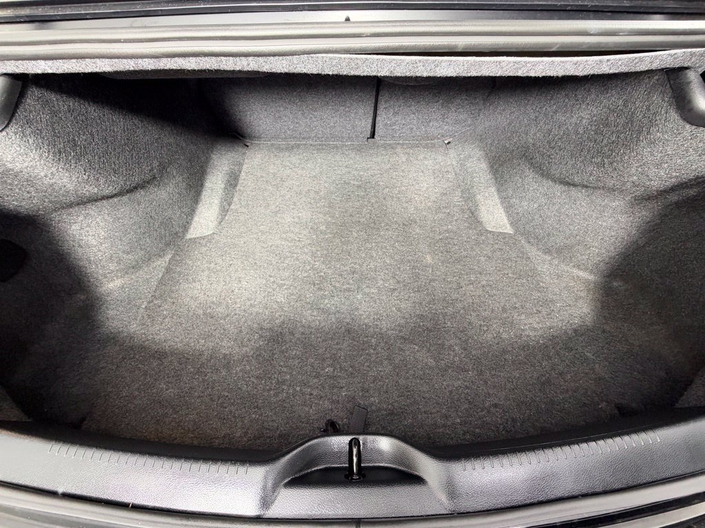 Used 2023 Chrysler 300 C RWD image 8