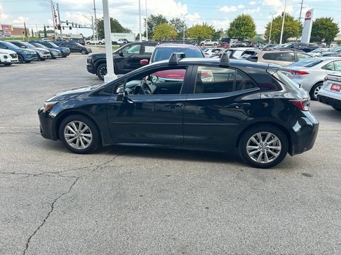 Used 2023 Toyota Corolla SE FWD image 2