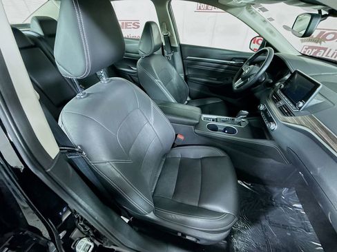 Certified 2019 Nissan Altima 2.0 Platinum FWD image 32