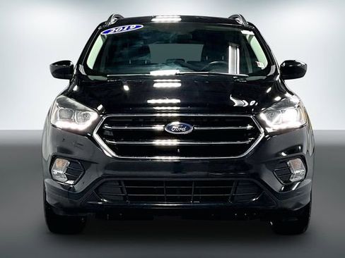 Used 2019 Ford Escape SE image 2