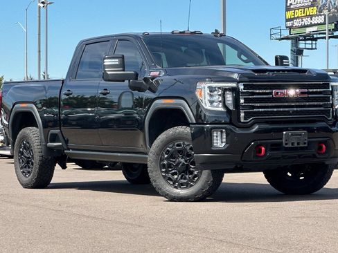 Used 2022 GMC Sierra 3500 AT4 w/ AT4 Preferred Package AWD/4WD image 2