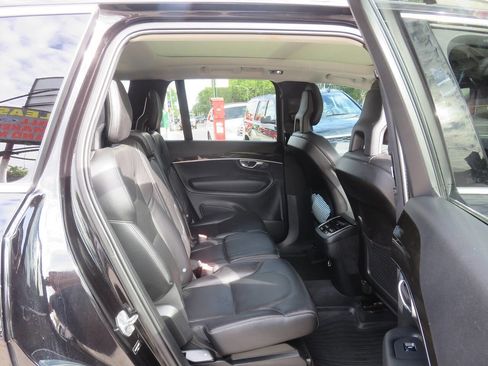 Used 2018 Volvo XC90 T6 Momentum w/ Convenience Package AWD/4WD image 19
