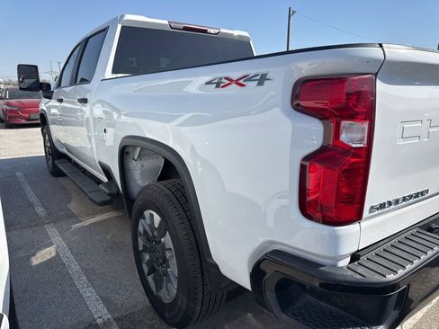 Used 2022 Chevrolet Silverado 2500 Custom w/ Custom Value Package image 7