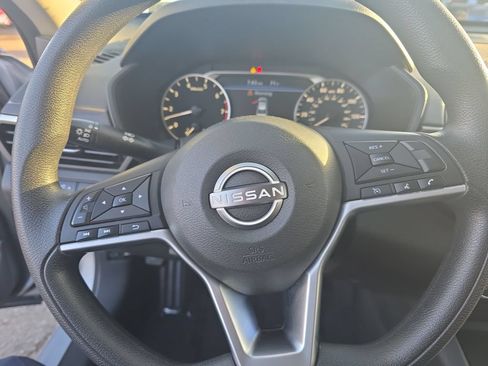 Used 2024 Nissan Altima 2.5 SV FWD image 13