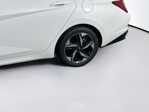 Used 2021 Hyundai Elantra Limited image 31