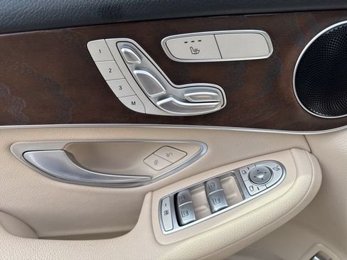 Used 2019 Mercedes-Benz GLC 300 4MATIC image 9