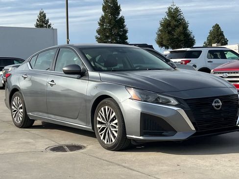 Used 2023 Nissan Altima 2.5 SV image 10