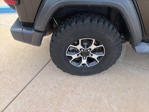 Used 2018 Jeep Wrangler Unlimited Sport S AWD/4WD image 17