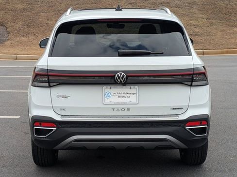 New 2026 Volkswagen Taos SE image 5