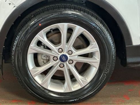 Used 2017 Ford Escape SE image 32