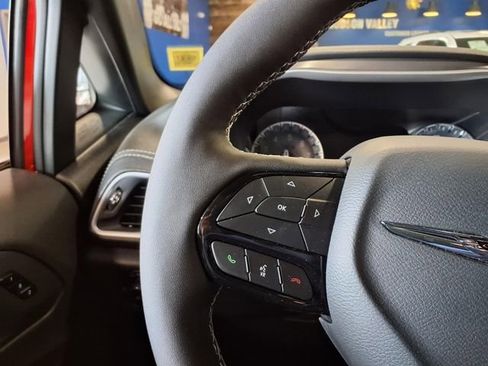 Used 2026 Chrysler Pacifica Select FWD image 18