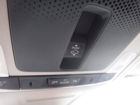 Used 2025 Honda CR-V EX image 29