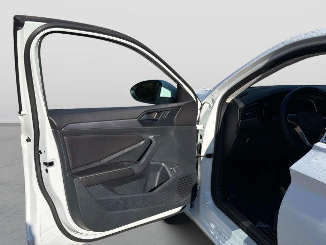 Certified 2023 Volkswagen Jetta SE FWD image 15