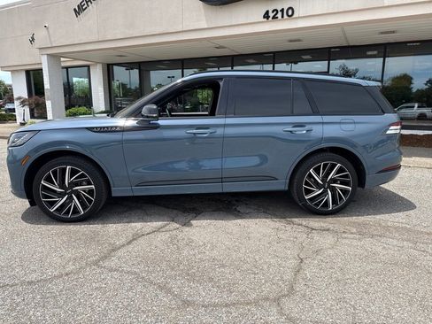 Used 2025 Lincoln Aviator Black Label w/ Jet Appearance Package AWD/4WD image 8