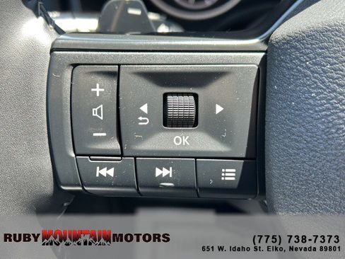 Used 2025 Nissan Rogue SV FWD image 13