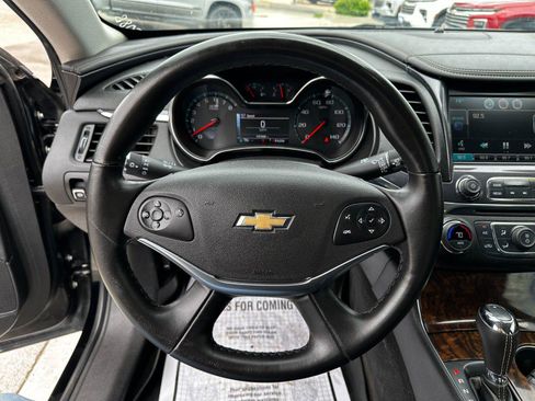 Used 2015 Chevrolet Impala LT image 12