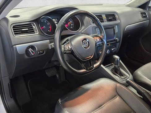 Used 2016 Volkswagen Jetta SE FWD image 9