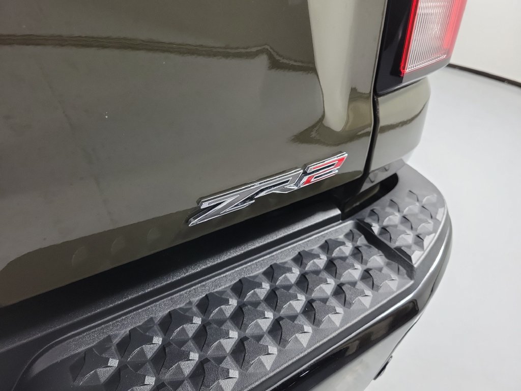 Used 2025 Chevrolet Colorado ZR2 w/ Technology Package AWD/4WD image 8