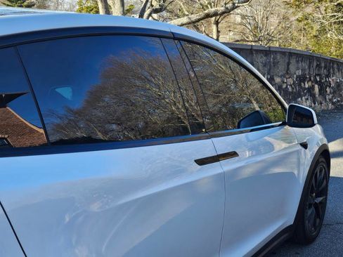 Used 2022 Tesla Model X image 23