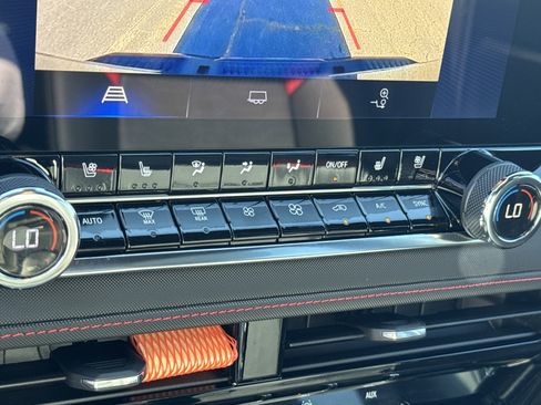 Used 2023 Chevrolet Colorado Z71 w/ Z71 Convenience Package 2 image 33