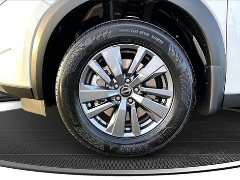 New 2025 Nissan Pathfinder SV image 11