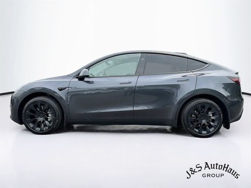 Used 2024 Tesla Model Y Long Range AWD/4WD image 4