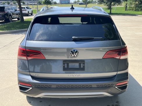 Certified 2023 Volkswagen Taos SE FWD image 9