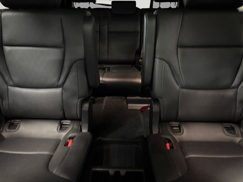 Used 2023 Toyota Sequoia Platinum image 21