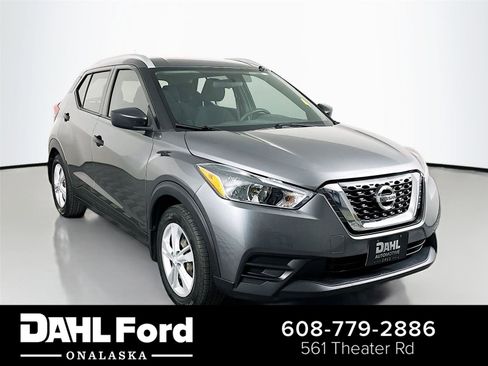 Used 2018 Nissan Kicks S FWD image 1