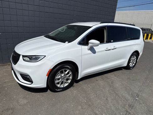 Used 2022 Chrysler Pacifica Touring-L FWD image 26