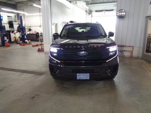 Certified 2025 Ford Expedition Active image 2