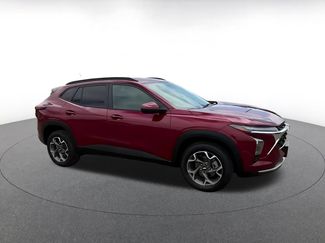Used 2025 Chevrolet Trax LT w/ LT Convenience Package FWD video 2