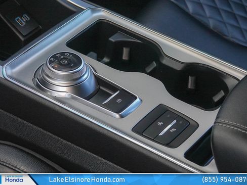 Used 2024 Ford Edge Titanium image 23