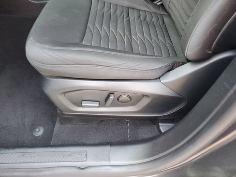 Used 2020 Ford Explorer XLT AWD/4WD image 19