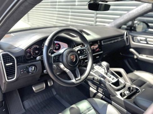Used 2023 Porsche Cayenne GTS AWD/4WD image 4