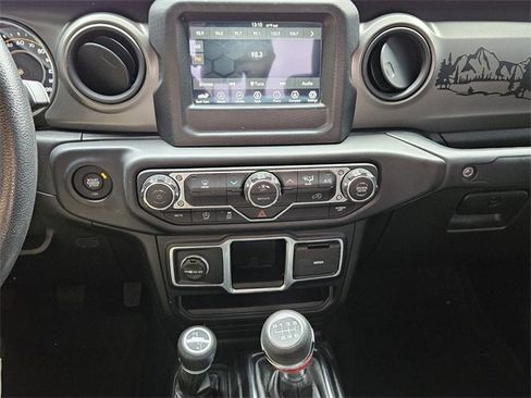 Used 2023 Jeep Gladiator Sport image 9