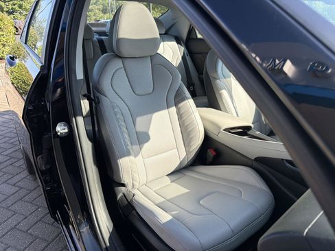 Used 2025 Hyundai Elantra Limited FWD image 32