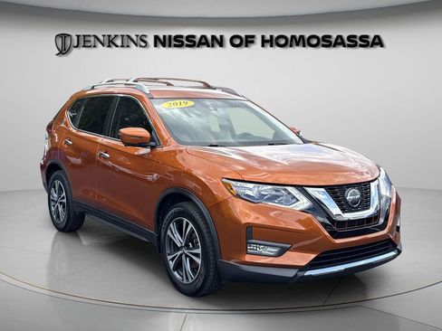 Certified 2019 Nissan Rogue SV w/ Premium Package image 15
