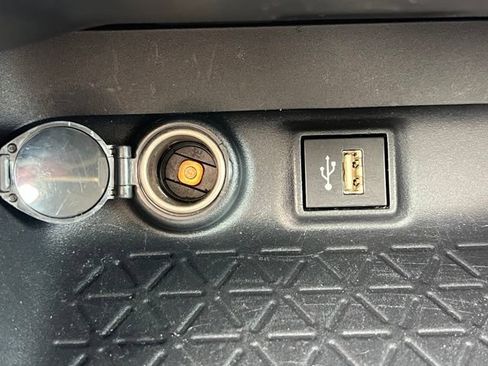 Used 2025 Toyota RAV4 XLE FWD image 35
