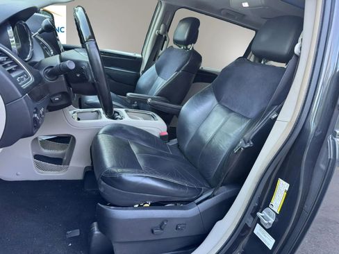 Used 2012 Chrysler Town & Country Limited w/ Luxury Group FWD image 12