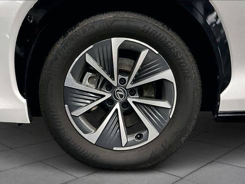 Used 2023 Lexus RZ 450e Premium w/ Technology Package image 10