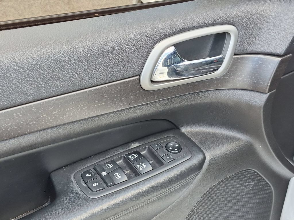 Used 2018 Jeep Grand Cherokee Altitude AWD/4WD image 11