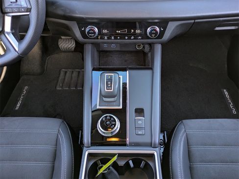 Used 2023 Mitsubishi Outlander SE image 19