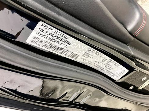 Used 2025 Dodge Durango GT RWD image 27