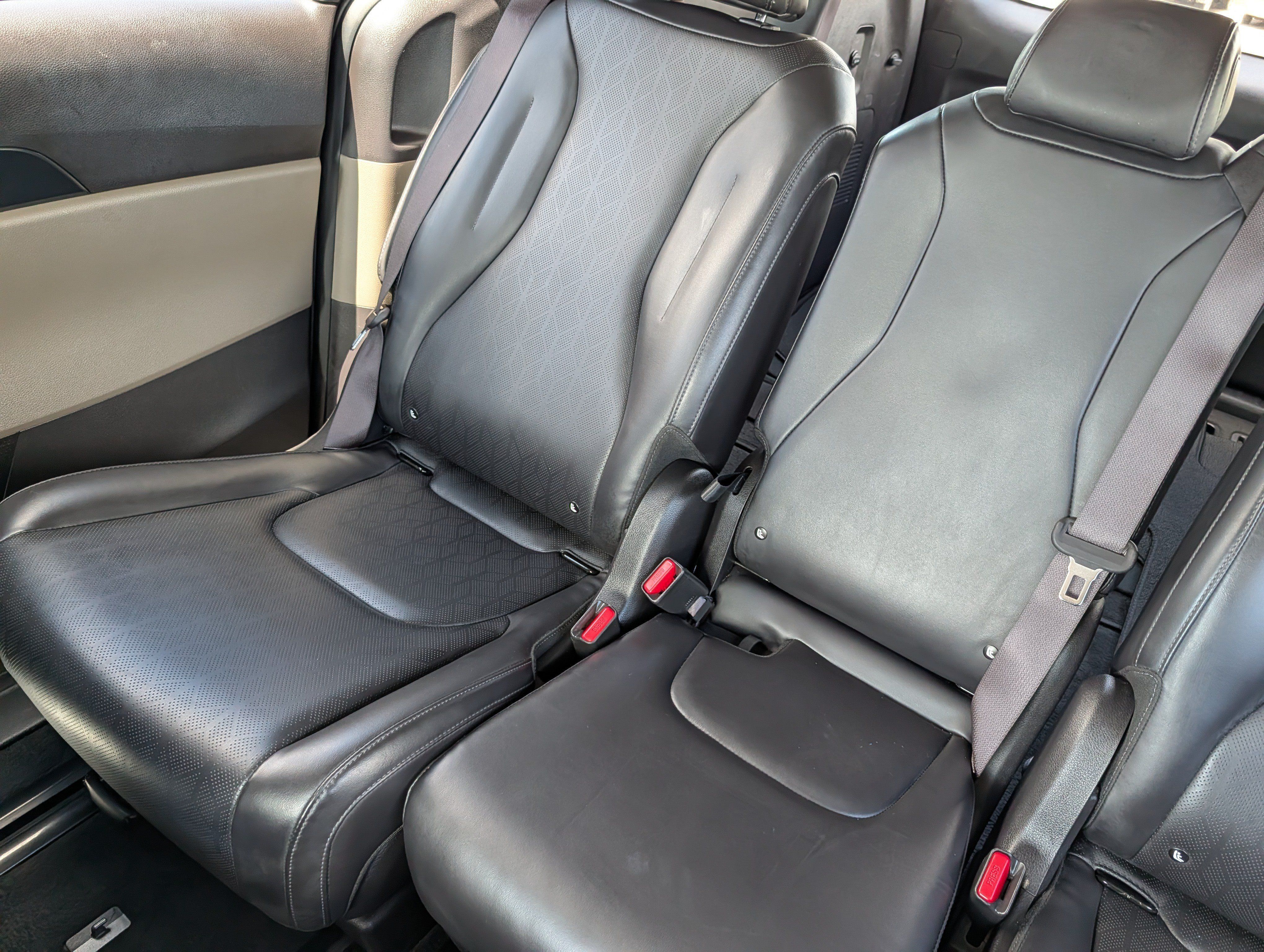 Certified 2025 Kia Carnival FWD image 12